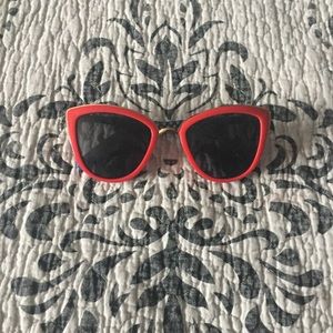 🌺B2G2 🌺‼️Clearance‼️Wonder Woman Sunglasses